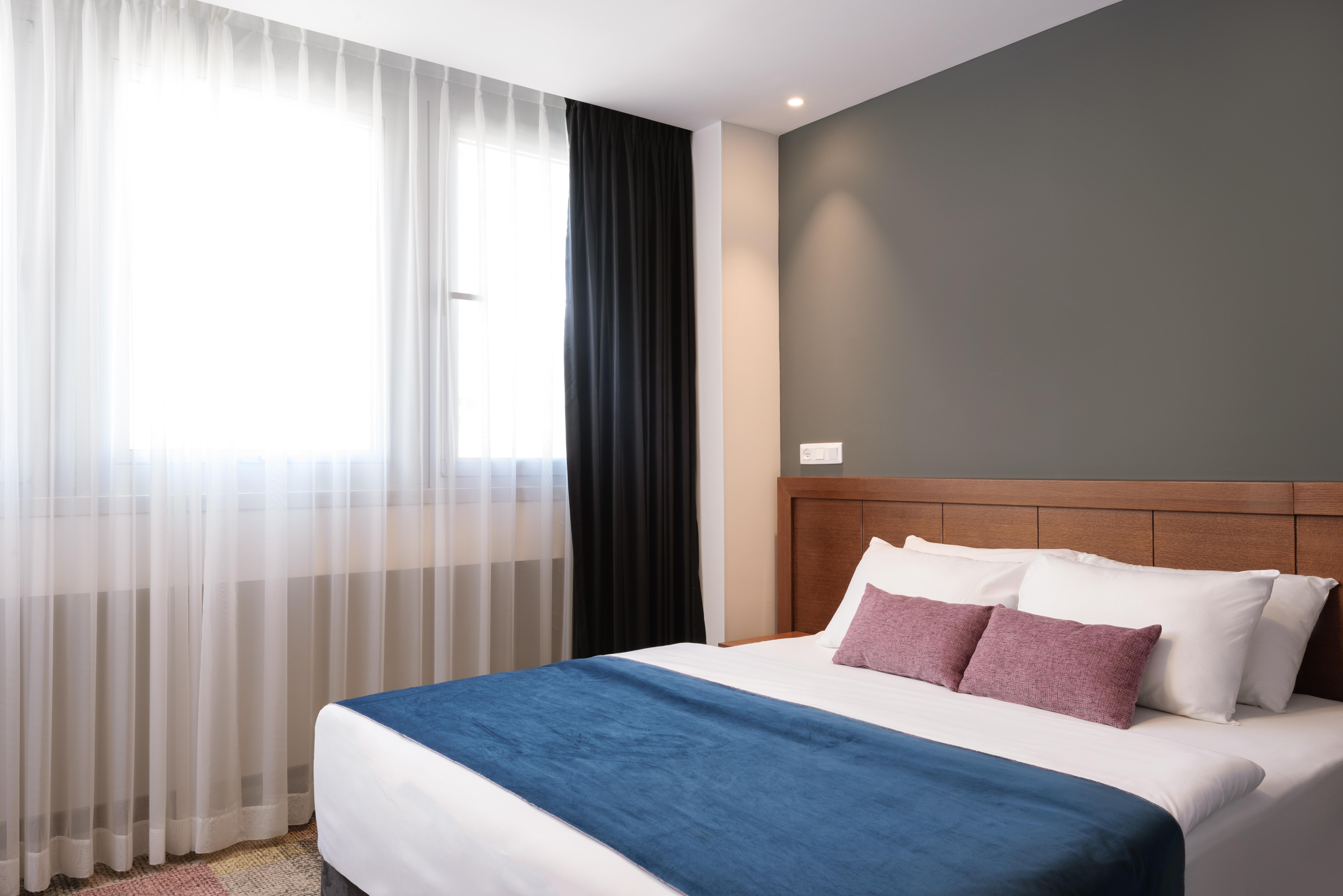 Embassy Hotel 3*