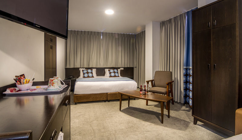 Hotel Embassy