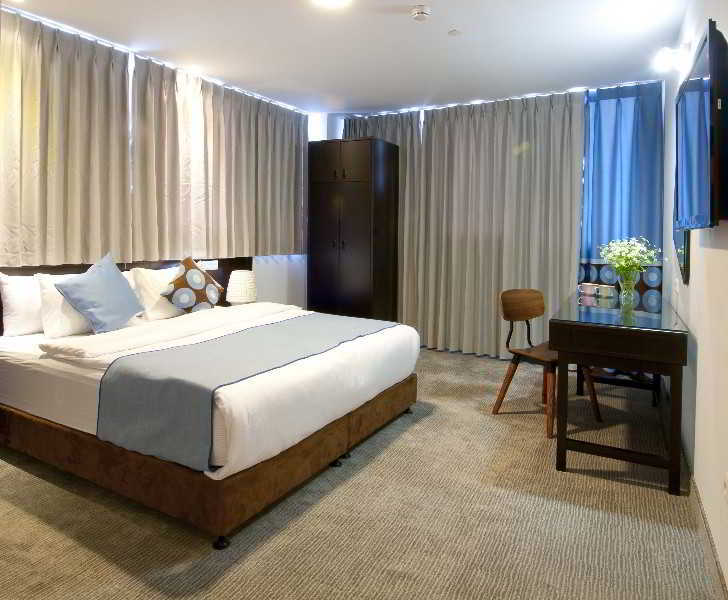 Embassy Hotel 3*
