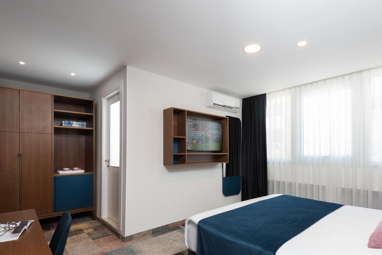 Hotel Embassy