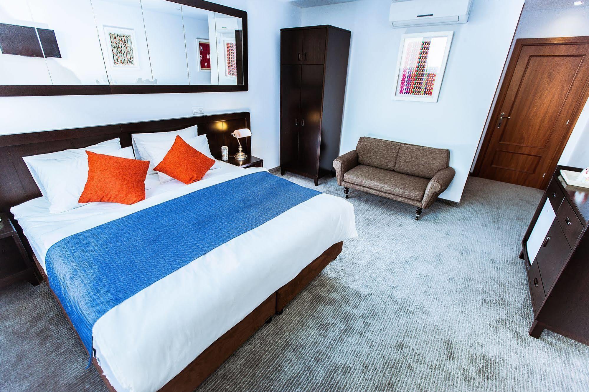 Hotel Embassy 3*