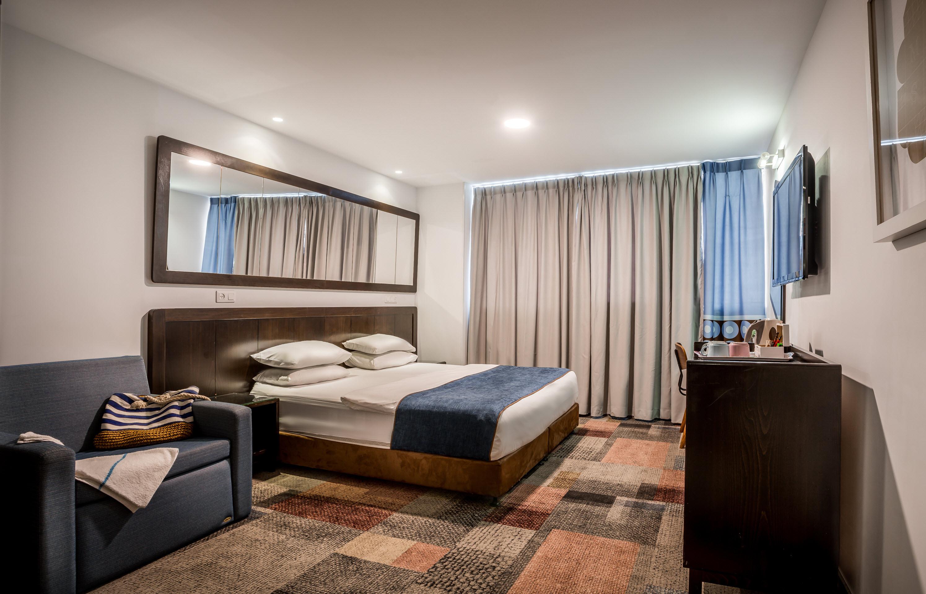 Embassy Hotel 3*
